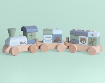 KEKSKRONE Holzzug mit Gravur - personalisierte Holzeisenbahn mit Wunschnamen - Adventure Serie - Spielzeug zur Geburt & Taufe - Blau
