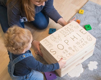 Erinnerungskiste Baby "Rassel" - Erinnerungsbox für Kinder | Personalisierte Kiste aus Holz für Erinnerungsstücke - M, XL - Geschenkidee