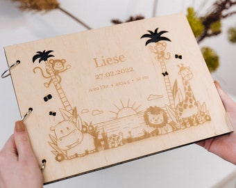 Fotoalbum aus Holz mit Gravur - Dschungel - Personalisiertes Geschenk zur Geburt - A4 Format, Natur