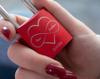 Liebesschloss in Rot mit Gravur inkl. Geschenkbox | Vorhängeschloss mit "Ewig im Herzen" - personalisiert | Geschenk zum Valentinstagstag