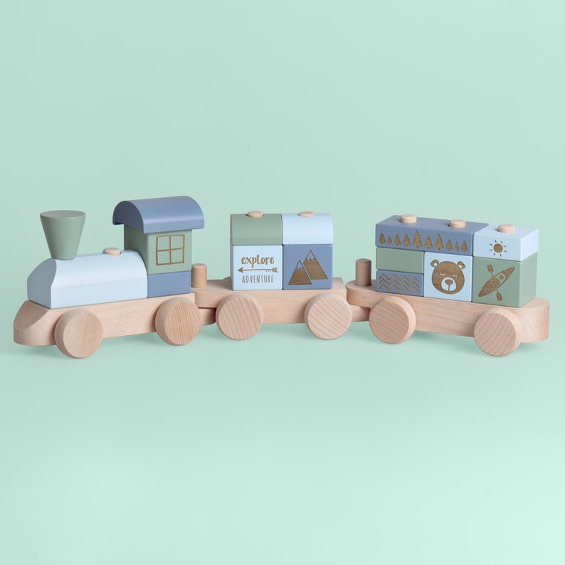 KEKSKRONE Holzzug mit Gravur Holzeisenbahn Adventure Serie Spielzeug zur Geburt & Taufe Blau image 1