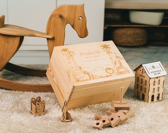 Erinnerungskiste Baby - Erinnerungsbox Kinder | Personalisierte Holzkiste zur Geburt - M, L, XL - DSCHUNGEL Holz Kiste mit Namen