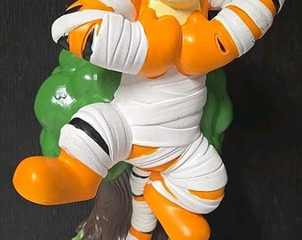 Vintage Disney Tigger Resin Statue 12 Winnie the Pooh Display Figure Tree Stump Decor