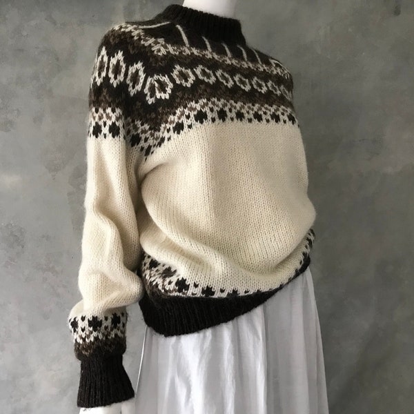 Vintage Icelandic knit wool sweater/vintage folk knit sweater/cream wool pattern knit/heritage knit jumper/1970s chunky knit