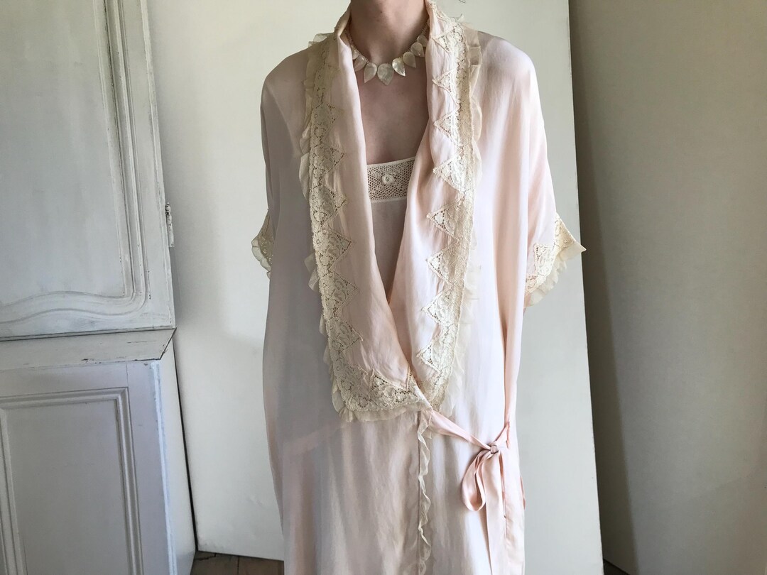 Vintage 1920s Silk and Lace Robe/beautiful Vintage Peach Silk Lounge ...