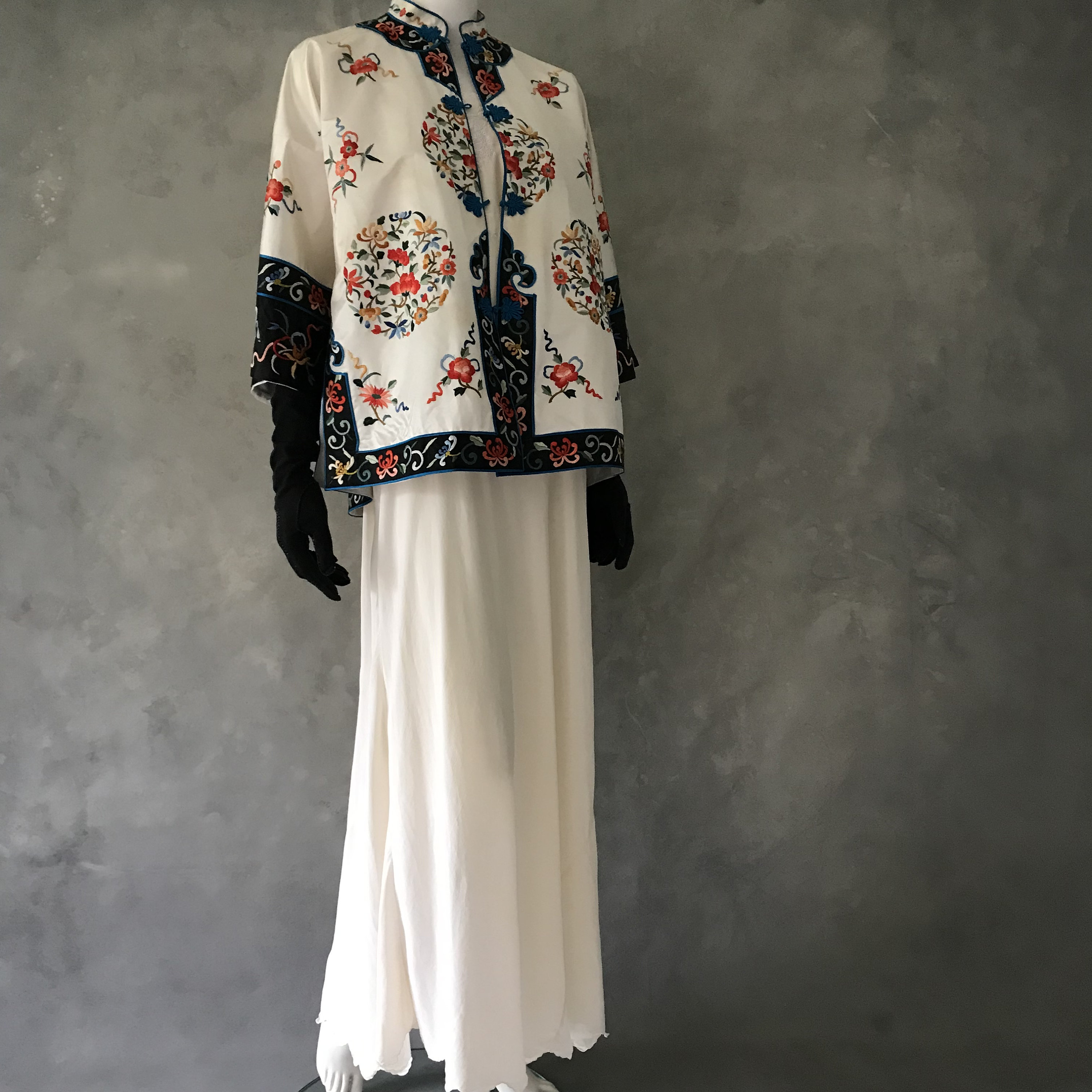 Vintage Chinese Embroidered Jacket/ Cream Silk Kimono Jacket/ Vintage