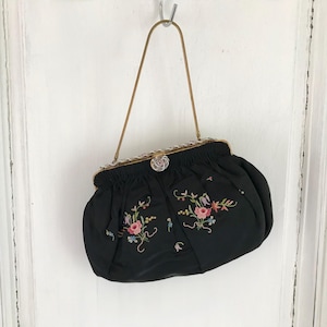 Beautiful vintage 1950s hand embroidered silk bag/Hand embroidered silk pochette/Floral embroidered silk evening bag