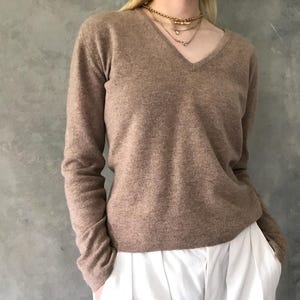 Vintage cashmere sweater/Scottish cashmere pullover/Brora cashmere sweater/V neck cashmere sweater/90s cashmere jumper/Vintage cashmere knit