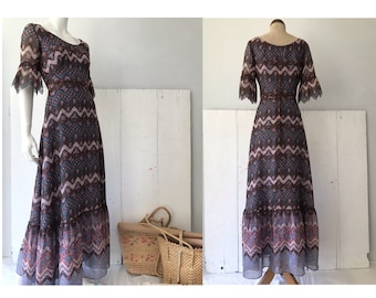 Hübsches Vintage 70er Jahre langes Kleid / Vintage Boho Maxikleid / Vintage bedrucktes Taschentuch Ärmelkleid