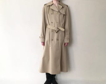 Vintage 1970s trenchcoat/Belted trench coat/Double breasted trenchcoat/Vintage raincoat/Classic trench/Belted mac/Long trench coat