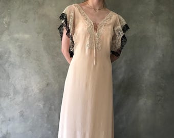 Vintage Seidenkleid / Pfirsich Seidenkleid / Rüschen Seidenkleid / 1900er Seiden- und Spitzenkleid / Edwardian Seidenkleid / langes besticktes Seidenkleid