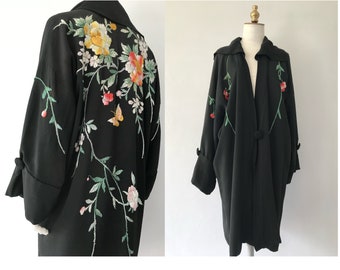 Vintage hand embroidered Opera coat/vintage 1920s kimono coat/vintage Opera coat/vintage embroidered coat/1920s embroidered robe