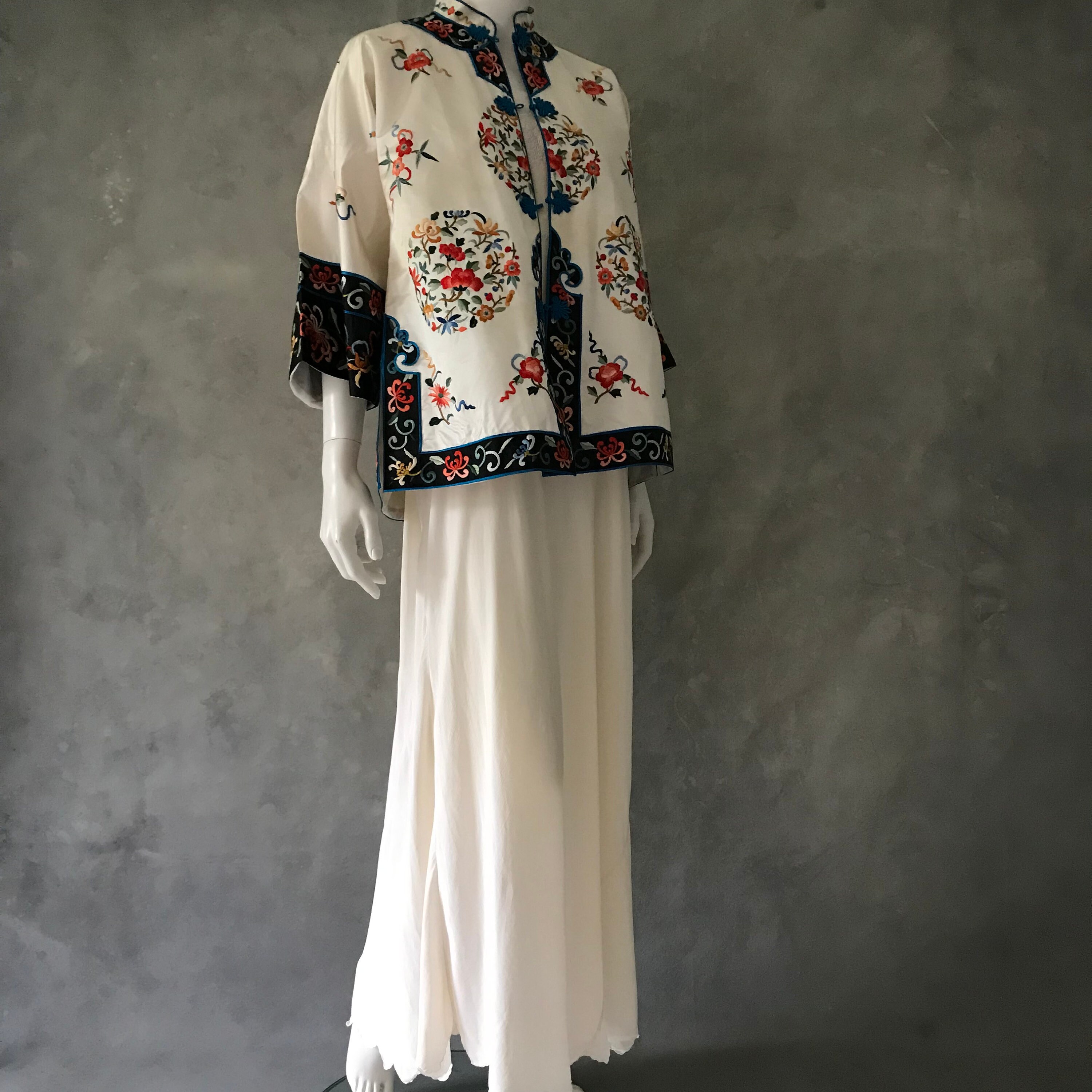 Vintage Chinese Embroidered Jacket/ Cream Silk Kimono Jacket/ Vintage