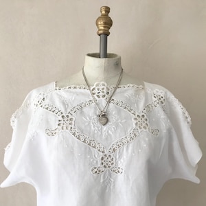 ヴィンテージの手刺繍リネンブラウス/きれいな白いリネンシャツ 