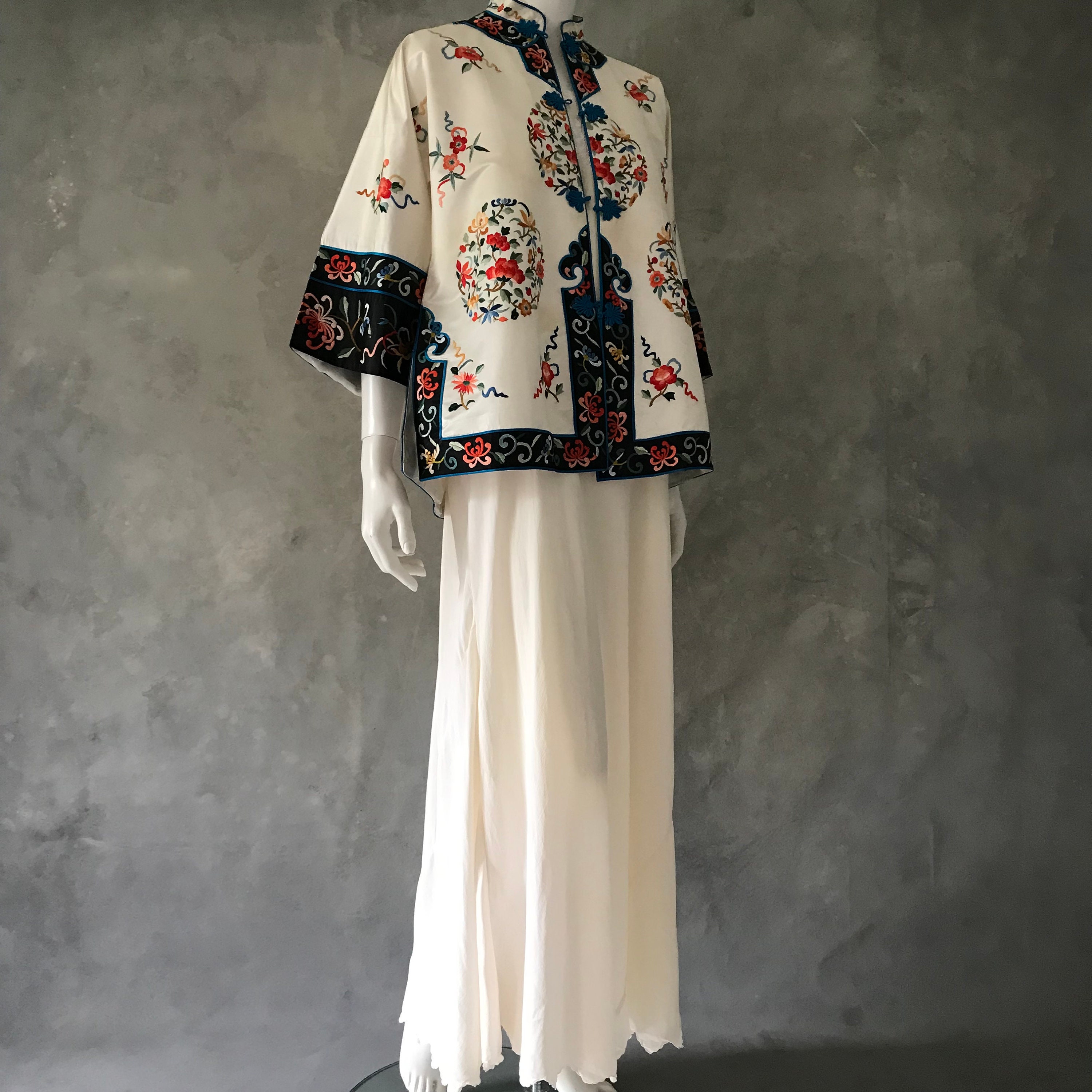 Vintage Chinese Embroidered Jacket/ Cream Silk Kimono Jacket/ Vintage