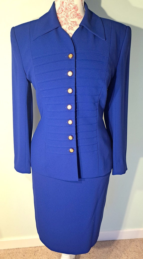 1980s Vintage ladies two piece skirt suit in cobal