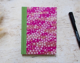 Carnet de notes à lignes relié à la main - Fleurs au vent pourpre