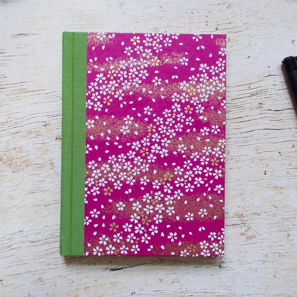 Carnet de notes à lignes relié à la main - Fleurs au vent pourpre