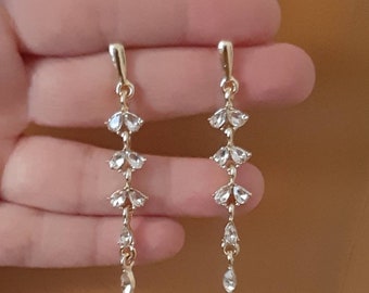 Jewelry earrings zirconia