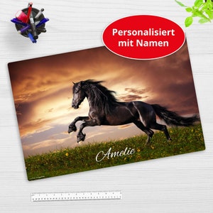 Schreibtischunterlage – Schwarzes Pferd mit Wunschname – 60 x 40 cm – Schreibunterlage Kinder aus Premium Vinyl  – Made in Germany