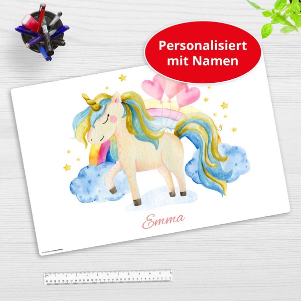 Schreibtischunterlage – Einhorn in den Wolken mit Wunschnamen – 60 x 40 cm – Schreibunterlage Kinder aus Premium Vinyl – Made in Germany