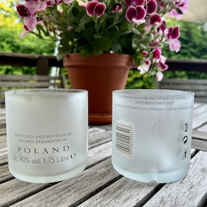 Gläser aus Belvedere Vodka Flaschen - Milchglasoptik aus Polen - Unikate aus Flaschenunterteilen