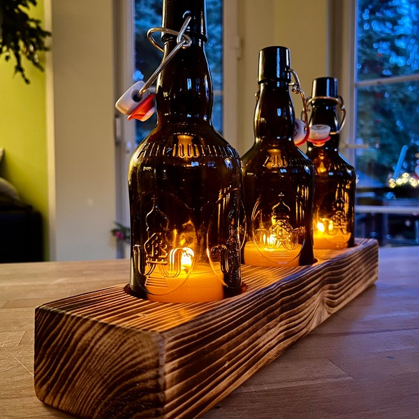 Chandelier de table à trois flammes avec bouteilles à bouchon pivotant Altenmünster - verre sur bois - pièce unique spéciale sur bois carré - œuvre de commande