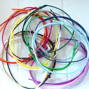 Juego de pulseras de 3 colores personalizados con banda de nailon - colores favoritos - colores y tarjeta para elegir cordón de nailon con nudo corredizo