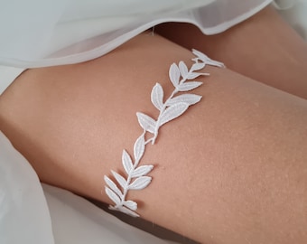 Bridal garter with leaf tendril, bridal jewelry accessories with lace, gift for the bride, something blue