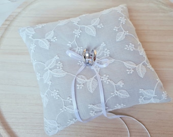 Ring pillow made of gray linen with lace