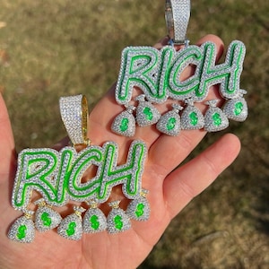 Ciondolo da uomo a forma di borsa porta soldi "RICH" in argento massiccio 925/oro, fosforescente, super ghiacciato, con simboli del dollaro, largo 3 pollici, con pendente da rapper hip hop.