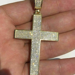 Grande ciondolo a croce in MOISSANITE ghiacciata da 2&quot; x 1,5&quot;, oro 14k su argento Sterling 925 massiccio, SUPERA il test sui DIAMANTI!!!!
