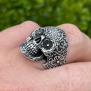 Anillo de calavera de la muerte con flor de azúcar del Día de Muertos de plata esterlina 925 maciza oxidada para hombre, tallas del 7 al 13