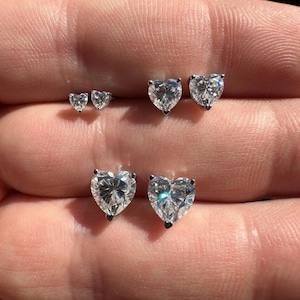 Frauen Moissanite Iced Out herzförmige geschnittene Bolzen-Schrauben-Ohrringe Massiv 925 Sterling Silber, PASSES DIAMOND TESTER !!! 3 mm, 5 mm oder 7 mm