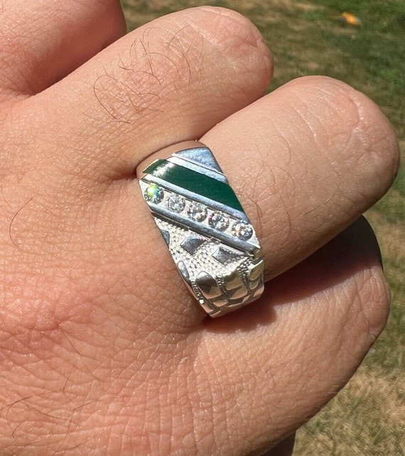 Gem Stone King Men's 925 Sterling Silver Green Simulated Emerald White Created Sapphire 925 Silver Men S Ring