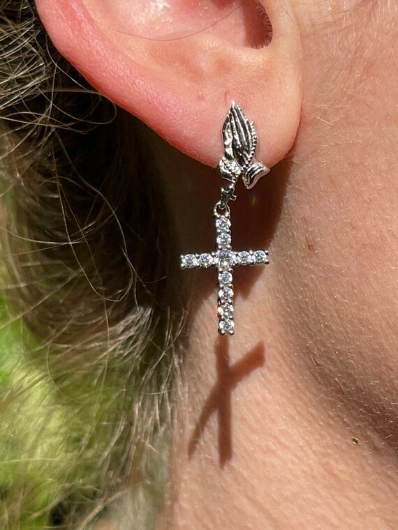 Orecchini Uomo Croce Goccia Orecchini Huggie Hoop Uomo Placcati Oro 14K - Con Pendenti Croce A Goccia E 20 Zirconi, Argento Sterling, Handmade USA Orecchini Eleganti Per Lui - Foto 2