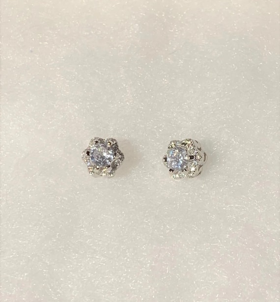 Pair of 925 Sterling Silver Small White CZ Gem Flower Minimal Earrings Pair of 925 Sterling Silver Small White CZ Gem Flower Minimal Earrings