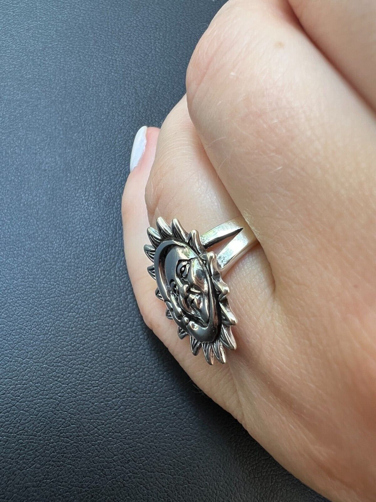 vintage ring 太陽の象徴 , the sun Gold Sun Engraved Ring, Sunwalker of the Sun, Unisex