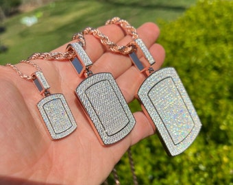 Ciondolo a forma di cane con moissanite ghiacciata