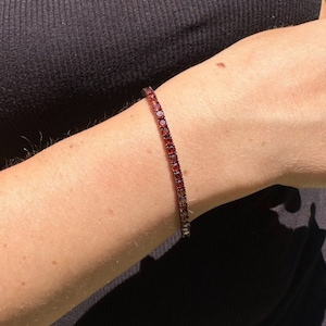女性または男性用 3 mm 本物のソリッド 925 スターリングシルバー アイスアウト 模造ルビーレッド テニスブレスレット 6 インチから 8.5 インチの長さ