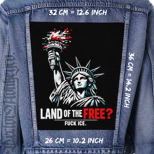 Puede incluir: Juego de tres tazas de cerámica con acabado mate moteado. Las tazas son de color crema, gris claro y gris oscuro. Cada taza tiene un diseño simple y minimalista, ideal para café o té.