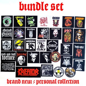 Puede incluir: Un conjunto de parches negros con logotipos y gráficos de bandas, incluyendo "Kreator", "Slayer" e "Iron Maiden". El texto "bundle set" y "brand new = personal collection" es rojo.