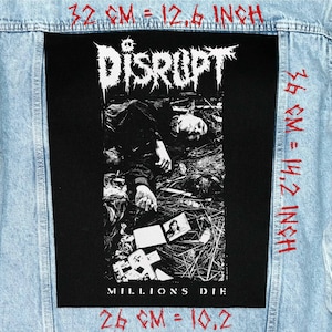 Könnte beinhalten: Ein schwarzer Aufnäher mit dem weißen Wort "DISRUPT" über einem Schwarz-Weiß-Bild einer liegenden Person. Der Text "MILLIONS DIE" steht darunter. Der Aufnäher ist 32 cm breit, 36 cm hoch und 26 cm lang.