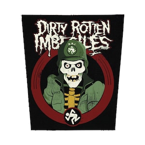 Op de afbeelding: Zwarte patch met een skeletachtige soldaat in een groene helm en uniform, omcirkeld door een rode ring. De tekst "DIRTY ROTTEN IMBECILES" staat boven de soldaat. Onderaan staat een logo. De patch heeft een zwarte achtergrond.