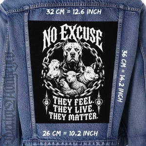 Puede incluir: Un parche negro, de 26 cm por 36 cm, con las palabras "NO EXCUSE" y "THEY FEEL. THEY LIVE. THEY MATTER." rodeadas por una cadena. El parche presenta un perro, una vaca, un cerdo y un cordero.