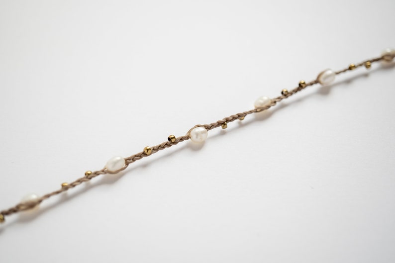 Delicate Macramé Anklet Pearl summery jewelry Weiß