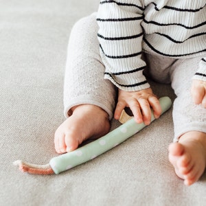 ORIGINAL*Schnuckuli Palillo para Masticar Bebé, Anillo de Mordedura, Juguete para Bebé, Regalo para Bebé por Nacimiento, Regalo para Bebé, Regalo de Bautizo, Regalo de Nacimiento