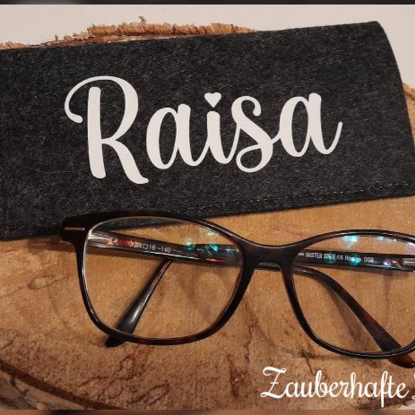 Brillengarage Brille Brillenetui aus Filz mit Namen, personalisiert Mitbringsel, Geschenkidee, Oma Opa Mama  Papa