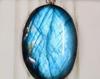 Ciondolo ovale in argento sterling 925 con labradorite blu argento brillante.