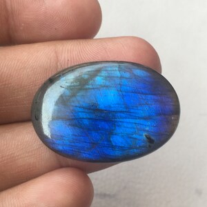 Labradorite 36 x 24 x 7 mm Cabochon bleu de pierres précieuses de labradorite Bleu flashy forme ovale Vente en gros Cabochon de pierres précieuses de labradorite 52 carats